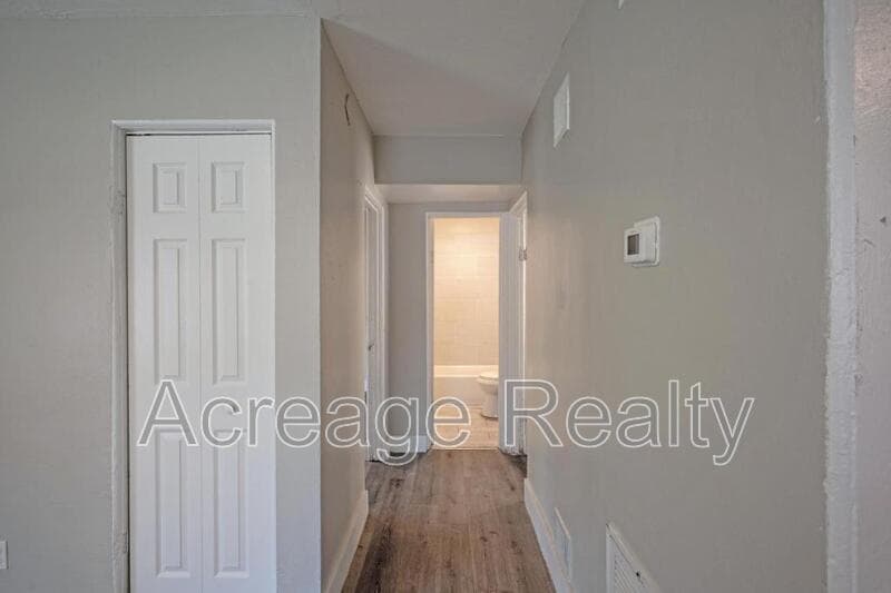 Jacksonville House: 1652 Myrtle Ave N