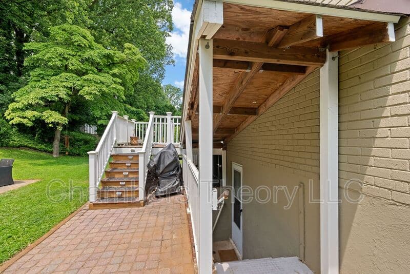 Silver Spring House: 3904 Lantern Dr