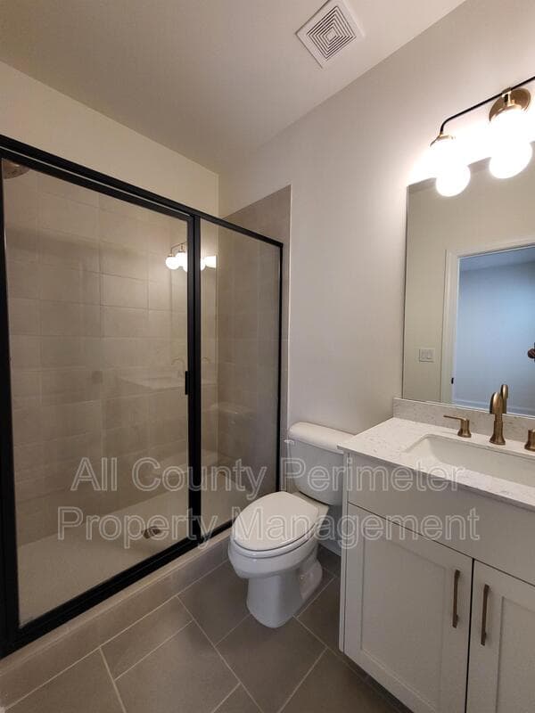 Cumming House: 137 Birch Tree Way
