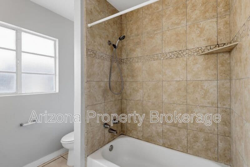 Phoenix House: 4640 E. Oak St.
