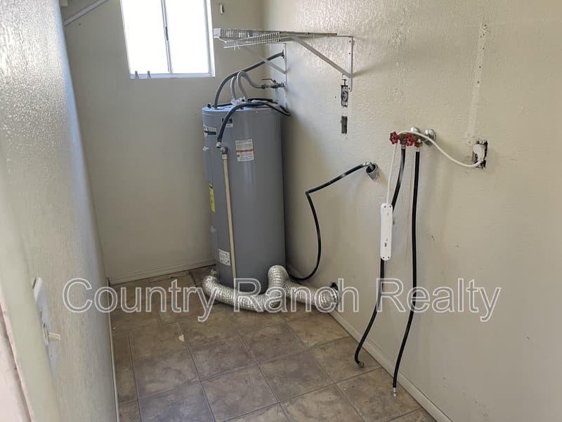 Fort Mohave House: 4274 El Toro Drive