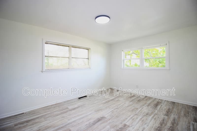 Birmingham House: 2320 16th Street North