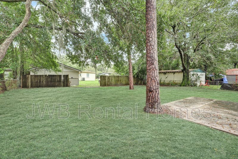 Jacksonville House: 10517 Ashby Rd
