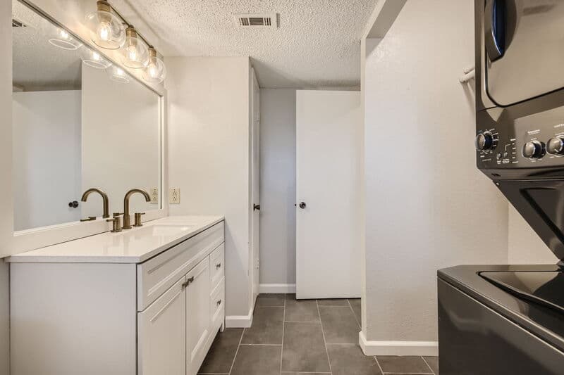 Austin Condo: 1015 E Yager Ln