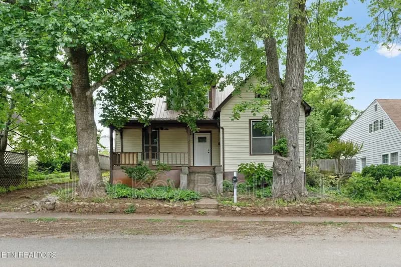 Athens House: 322 Lynn Avenue