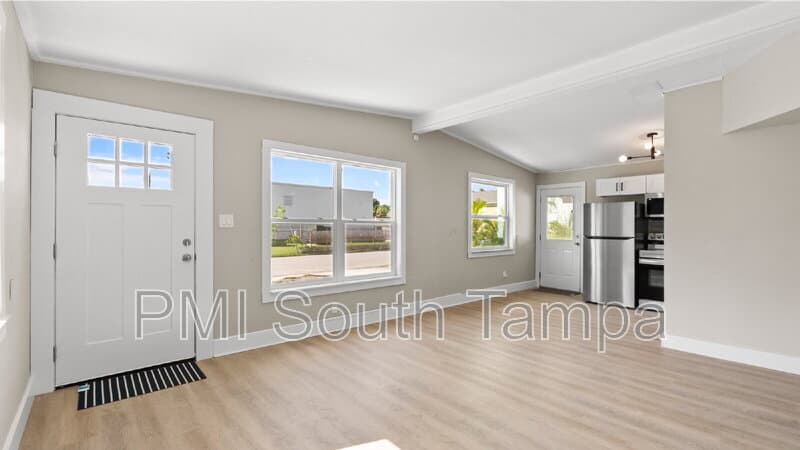 Tampa House: 1541 W La Salle St