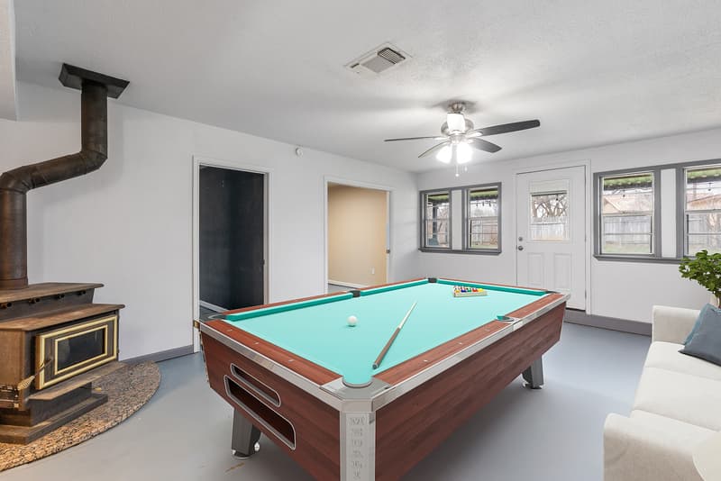 Burnet House: 400 North River Oaks Drive