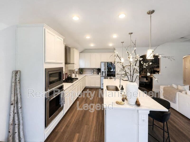 Aubrey House: 2812 Ranger Ln