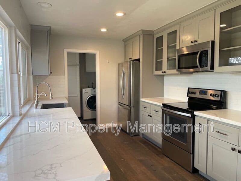 Irvine House: 3651 Claremont St
