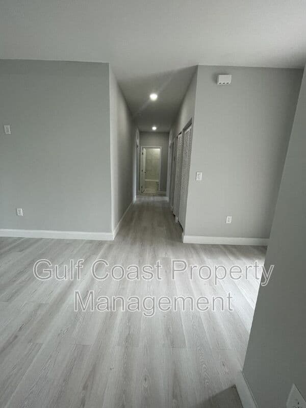 Lehigh Acres House: 662 Windermere Drive