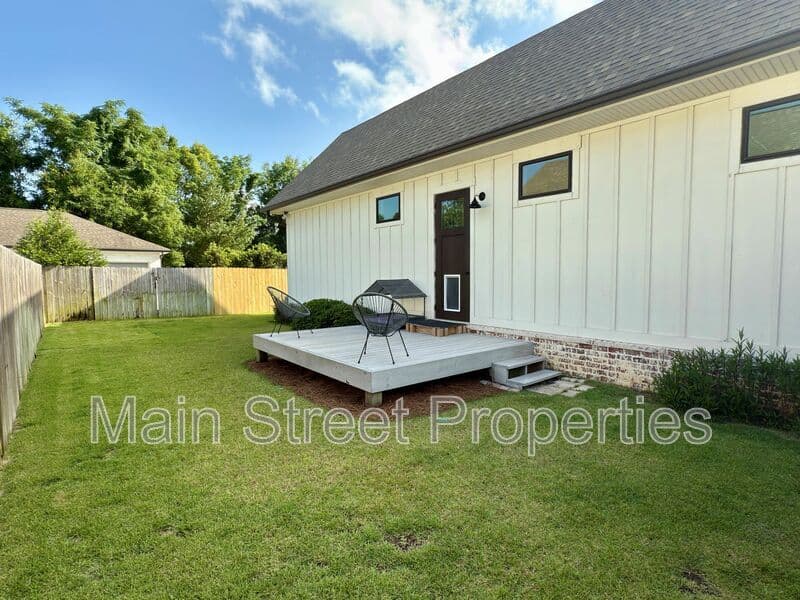Pensacola House: 1205 East Scott Street