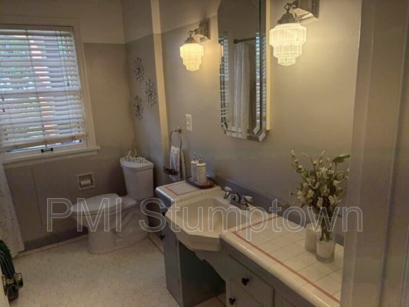 Portland House: 7407 Southeast 30th Avenue