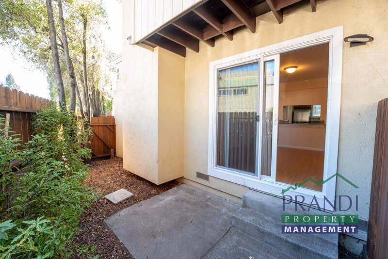 San Anselmo Condo: 24 Ross Ave