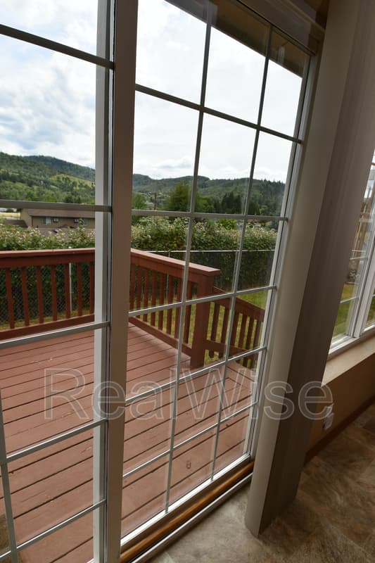 Roseburg House: 2923 NE Denn Ave