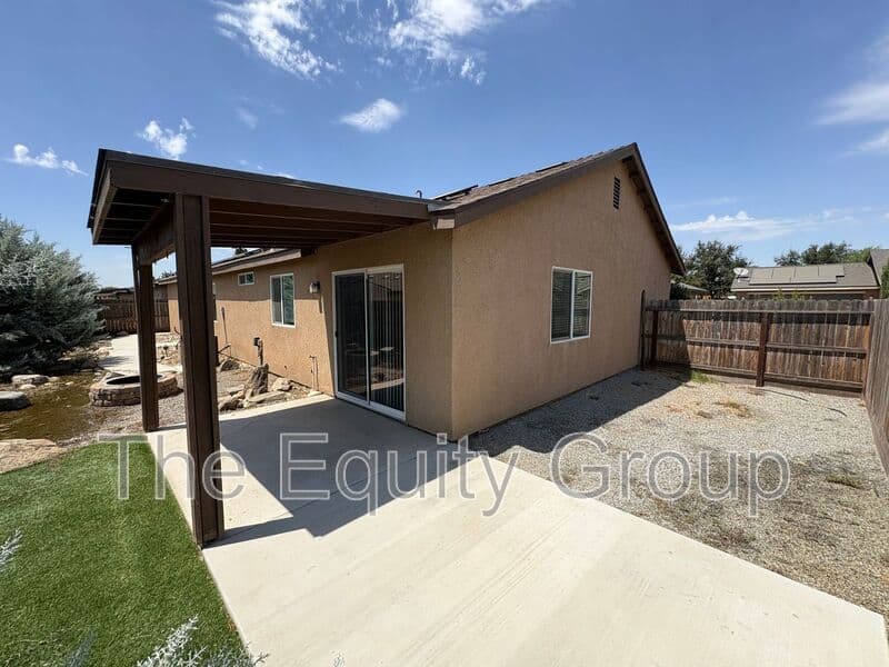 Visalia House: 2113 North Highland Street