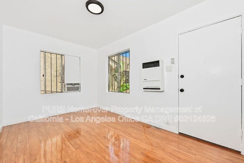 Los Angeles House: 1135 E 67Th St.