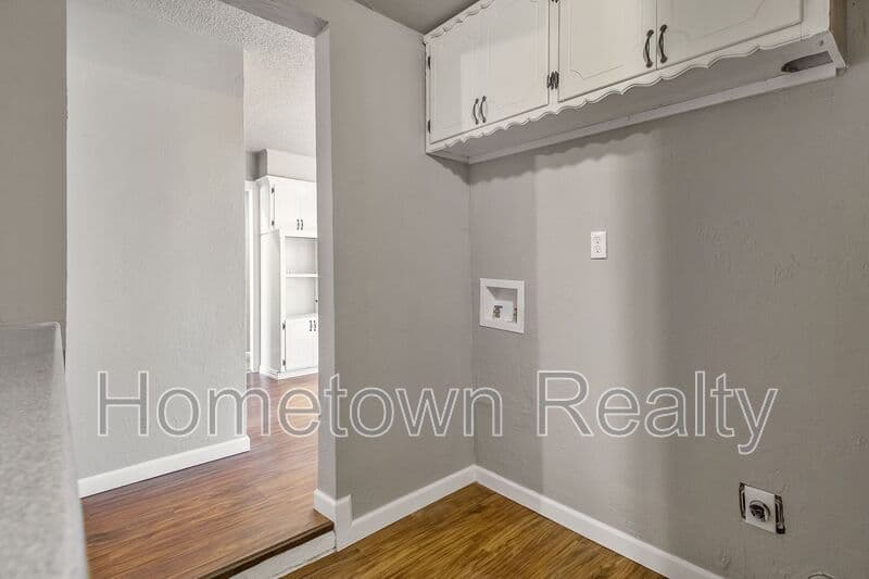 Edmond House: 208 W 5th Street