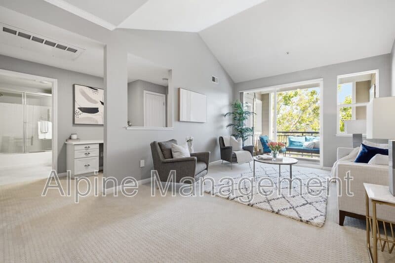 East Palo Alto Condo: 1982 West Bayshore Road - Main