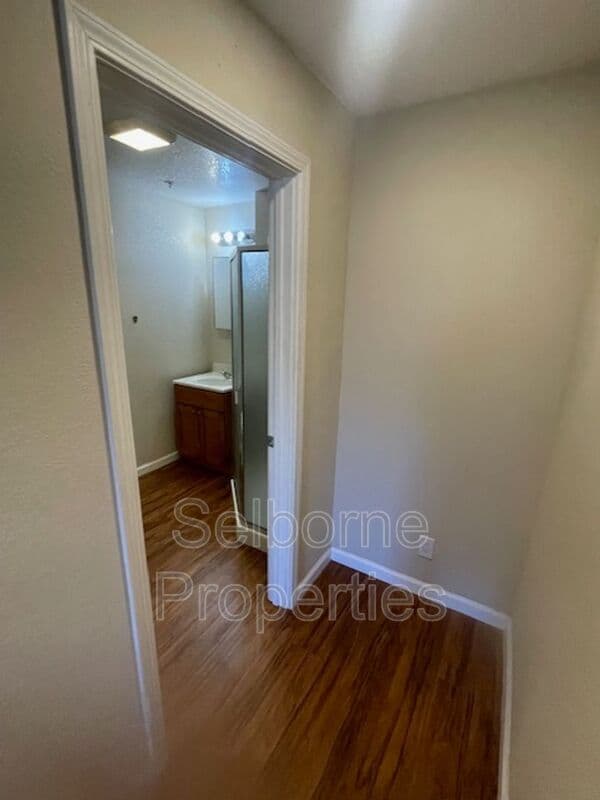 Oakland House: 524 41st St