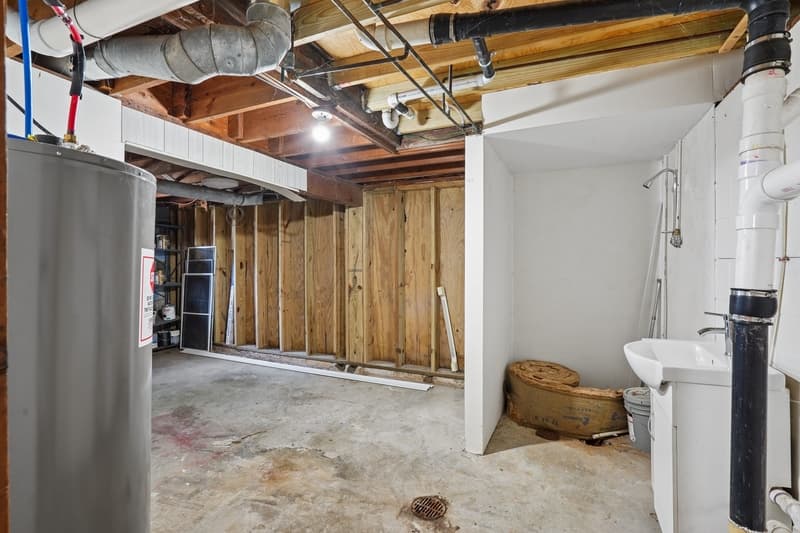 Sully House: 604 8th Avenue