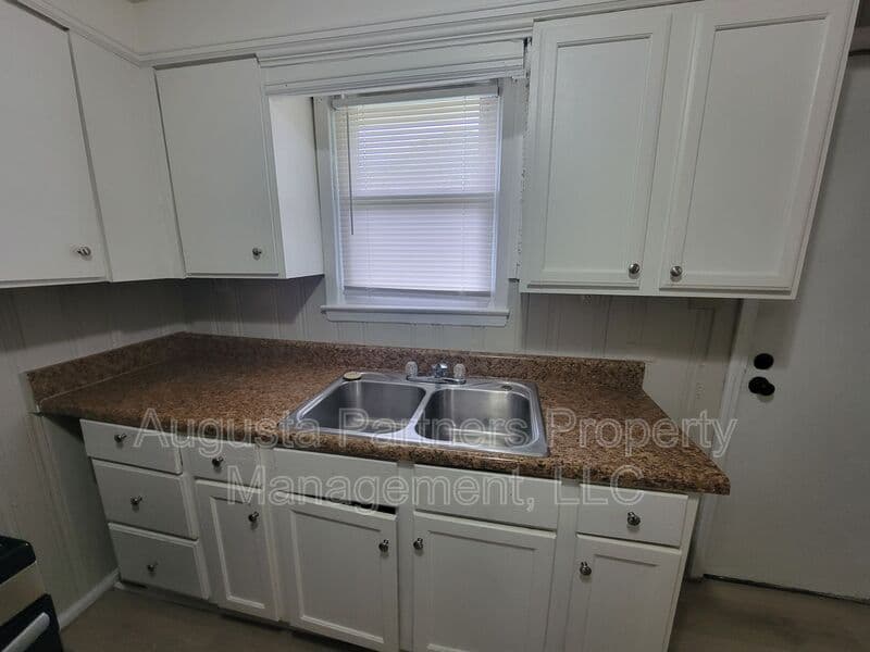 Augusta House: 2111 Dyer Street
