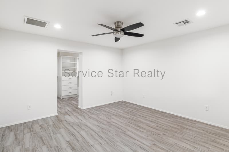 Chandler House: 1113 W Oakland St