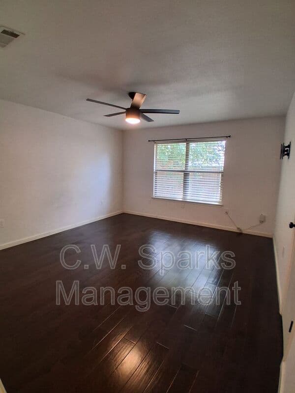 Grapevine House: 1503 Laguna Vista Way