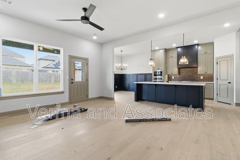 Centerton House: 1061 Whistler St