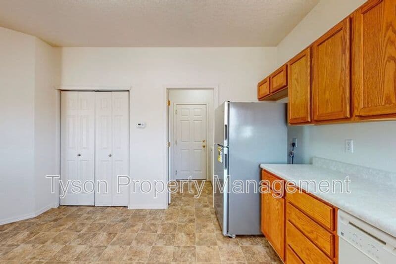 Albuquerque House: 3639 Big Cottonwood CT SW