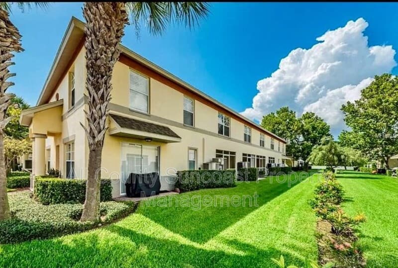 St. Petersburg House: 3872 Mariner Dr