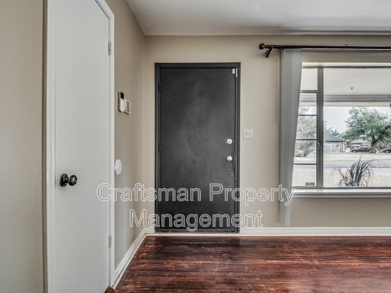 The Village House: 1724 Churchill Way