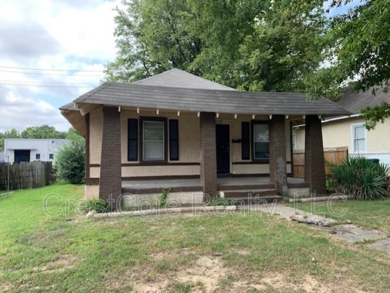 Memphis House: 1037 Forrest Ave
