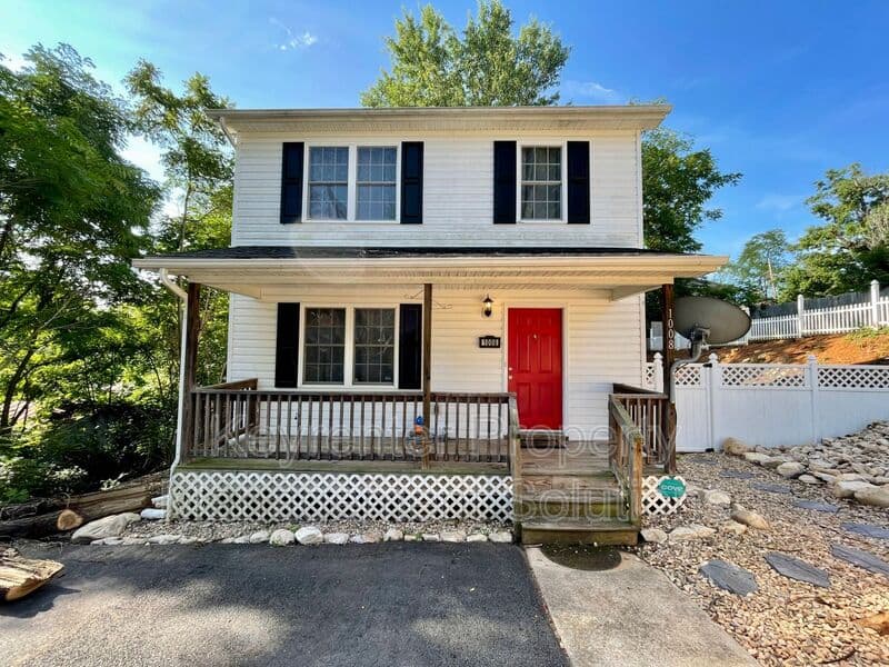 Staunton House: 1008 Jackson St