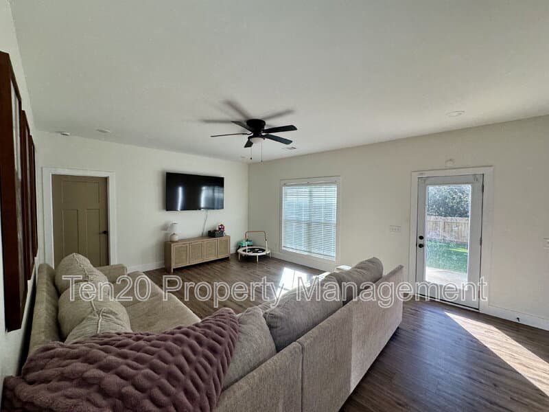 Phenix City House: 3405 South Seale Road