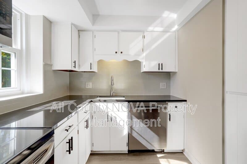 Arlington Condo: 2994 S Columbus St