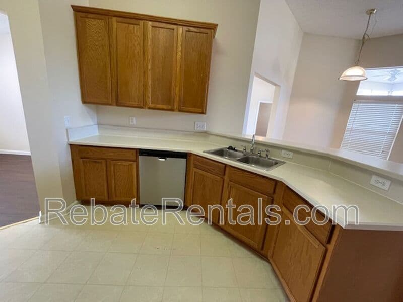 Jacksonville House: 5009 Grand Lakes Drive