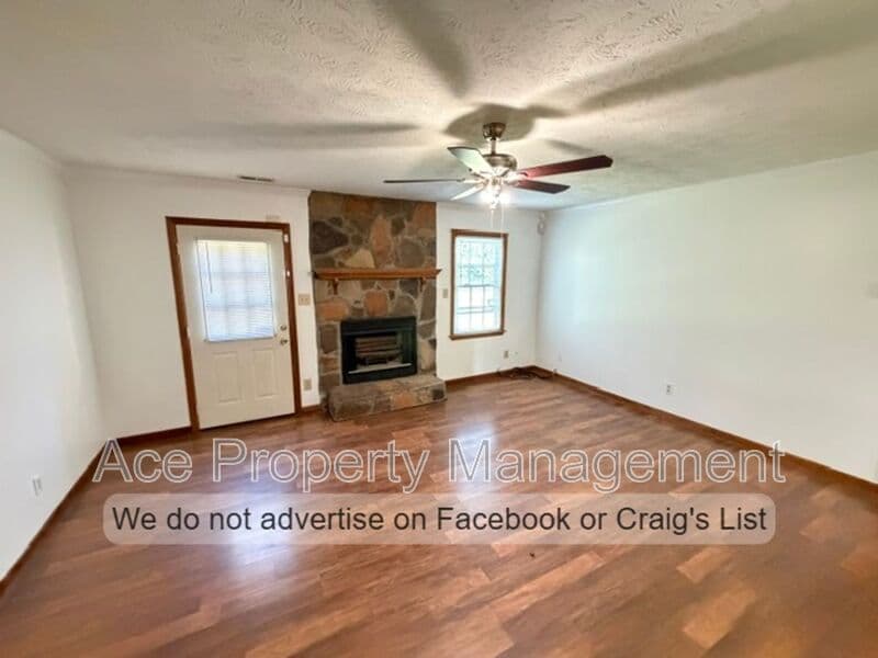 Fayetteville House: 7796 Adrian Drive