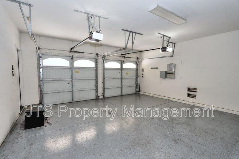 Sacramento House: 5424 Washoe Street