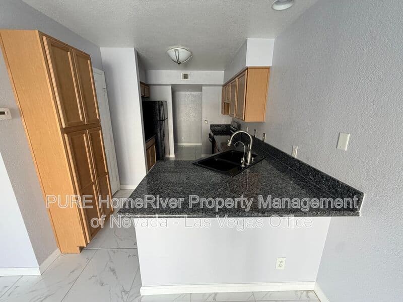 Henderson House: 2832 Mill Point Dr.