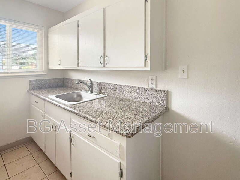 Sacramento Condo: 714 Darina Avenue