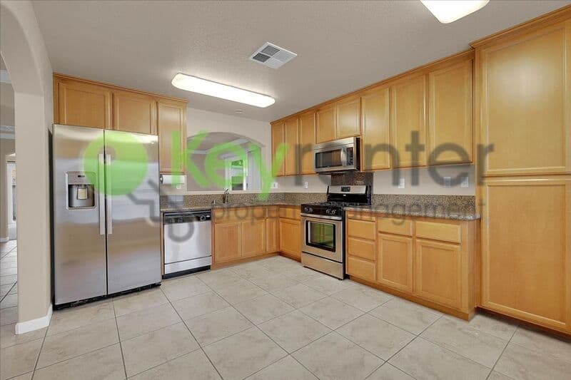 Roseville House: 1682 Loon Lake Street