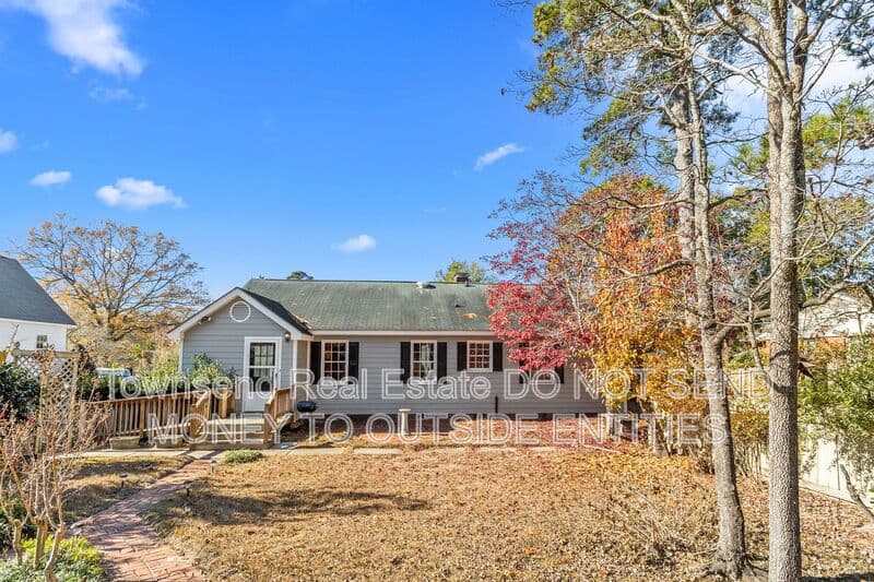 Fayetteville House: 315 Fairfield Dr.