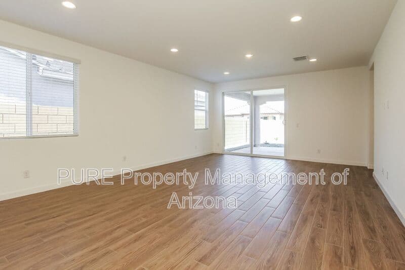 Phoenix House: 9524 W Flower St