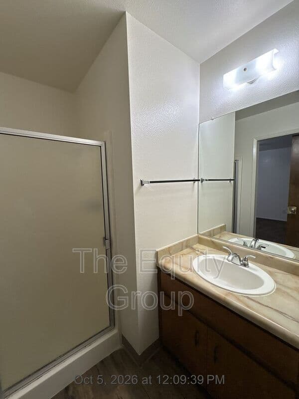 Tulare House: 1270 Tustin Circle