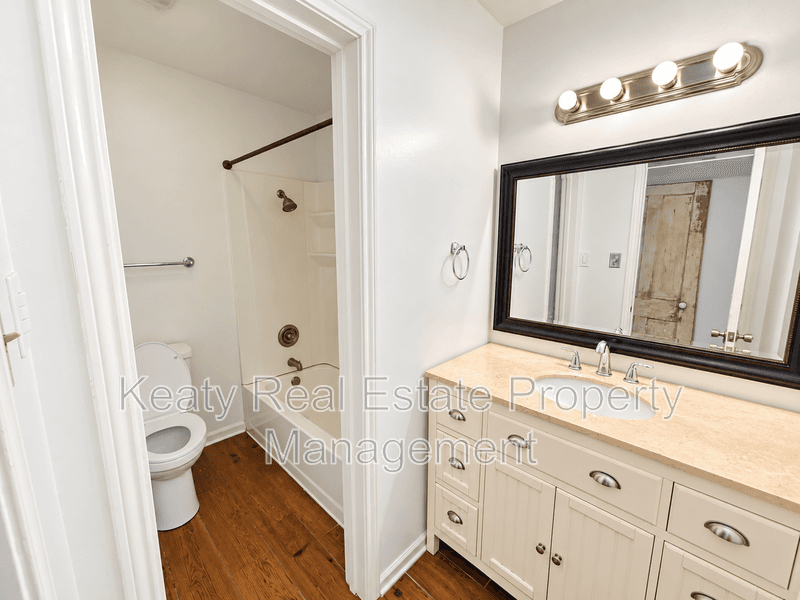 Lafayette House: 202 Long Plantation Boulevard