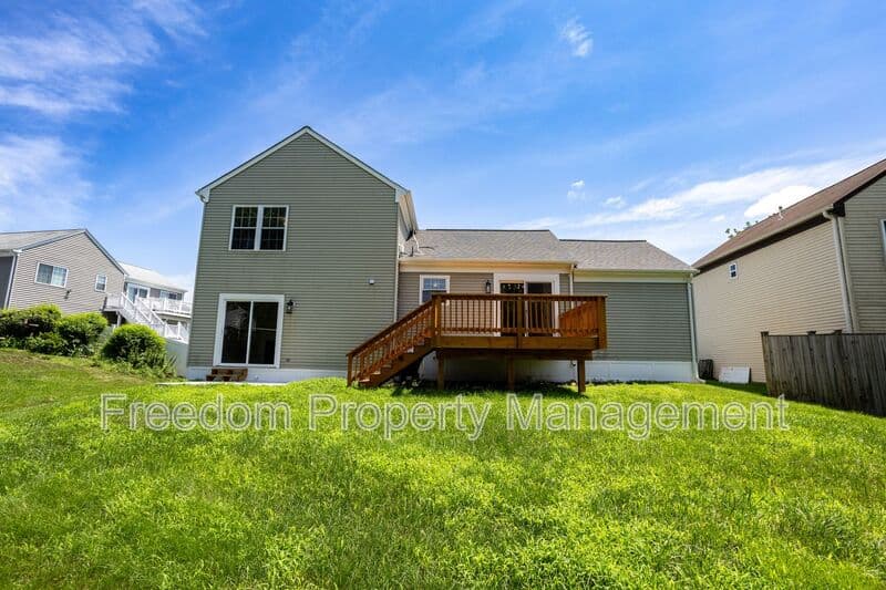 Manassas House: 10116 Wimbledon Ct