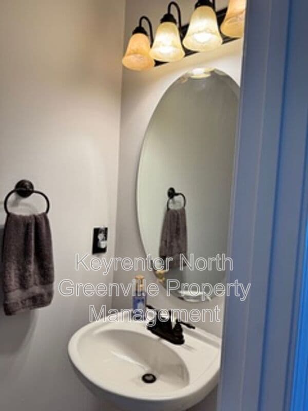 Greenville House: 612 Graythorn Ln