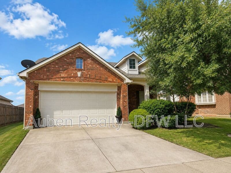 Fort Worth House: 10973 Hawks Landing Road