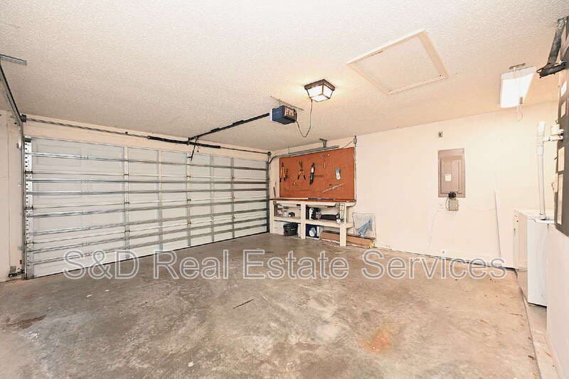 Lakeland House: 2118 Sandy Hook
