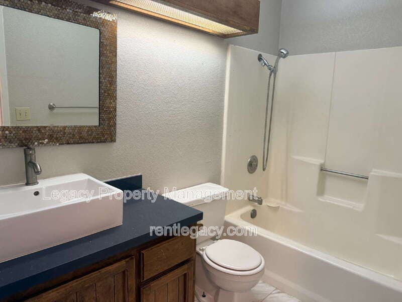 Sacramento House: 8609 Oakbank Way